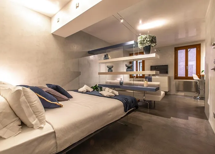 San Marco Deluxe Suites R&R
